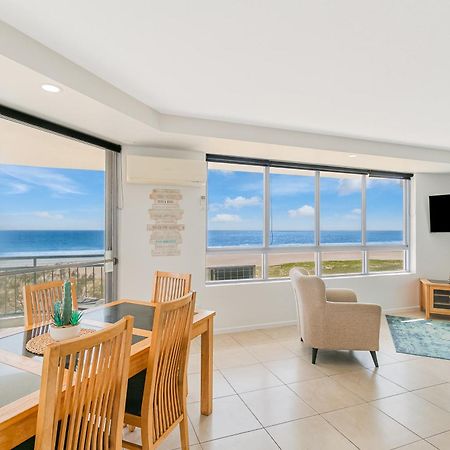 Oceanside Resort - Absolute Beachfront Apartments Gold Coast Eksteriør billede