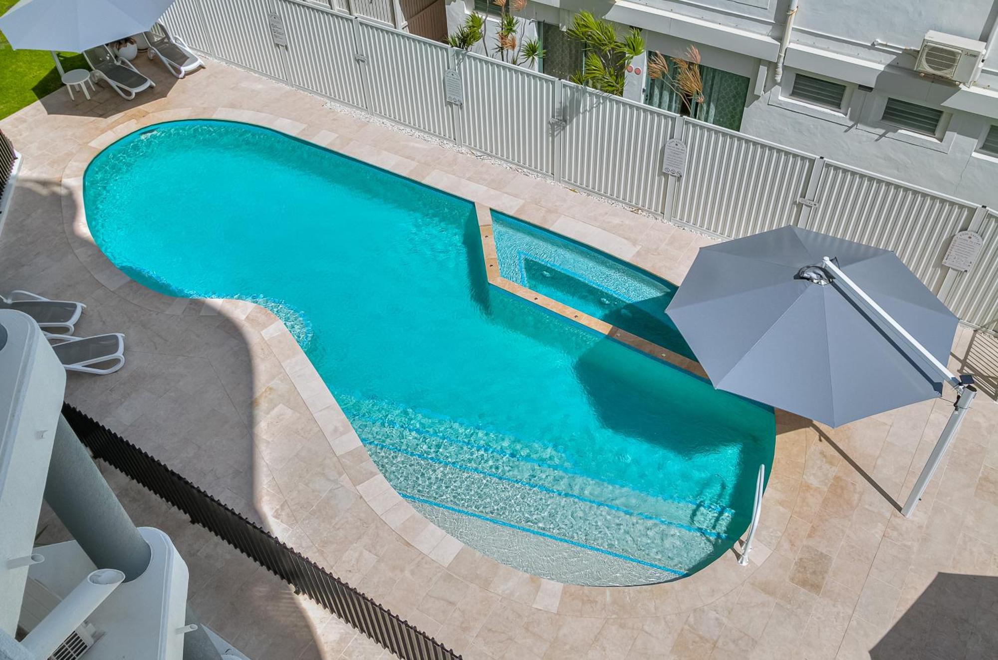 Oceanside Resort - Absolute Beachfront Apartments Gold Coast Eksteriør billede