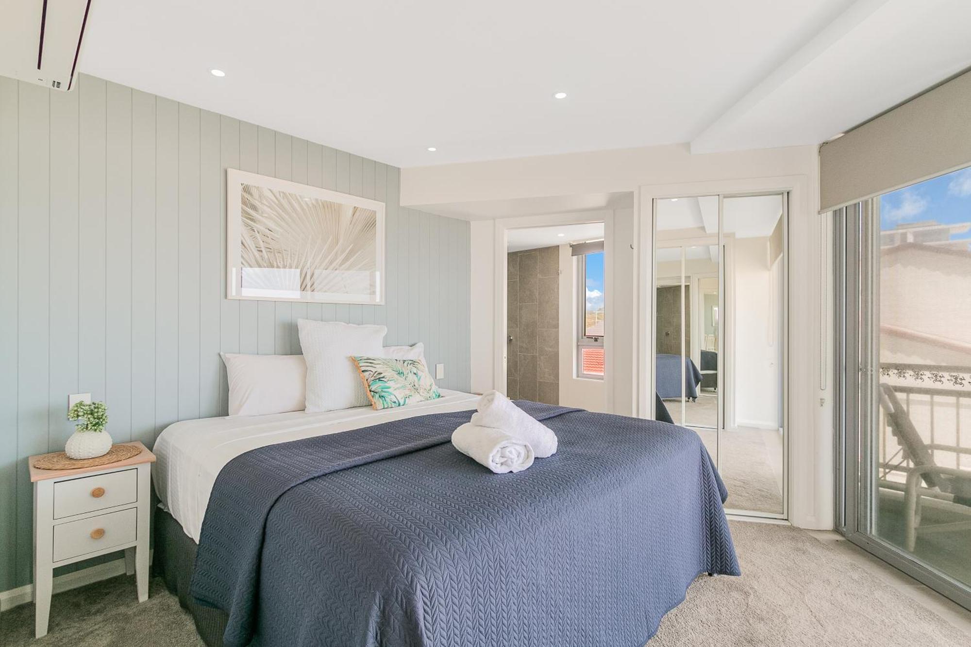 Oceanside Resort - Absolute Beachfront Apartments Gold Coast Eksteriør billede