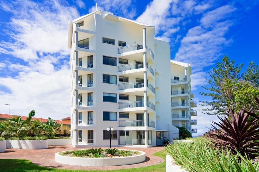 Oceanside Resort - Absolute Beachfront Apartments Gold Coast Eksteriør billede