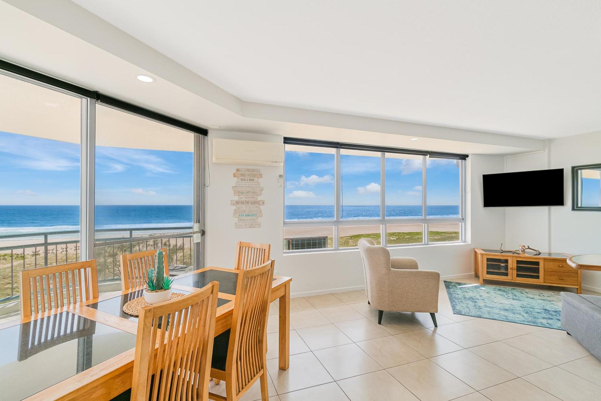 Oceanside Resort - Absolute Beachfront Apartments Gold Coast Eksteriør billede