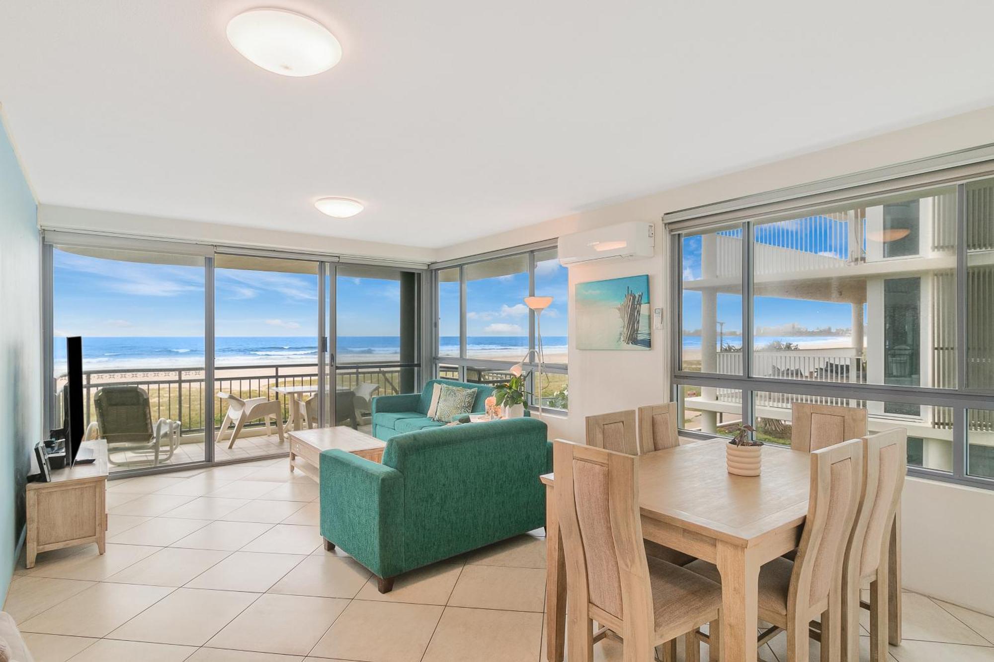Oceanside Resort - Absolute Beachfront Apartments Gold Coast Eksteriør billede