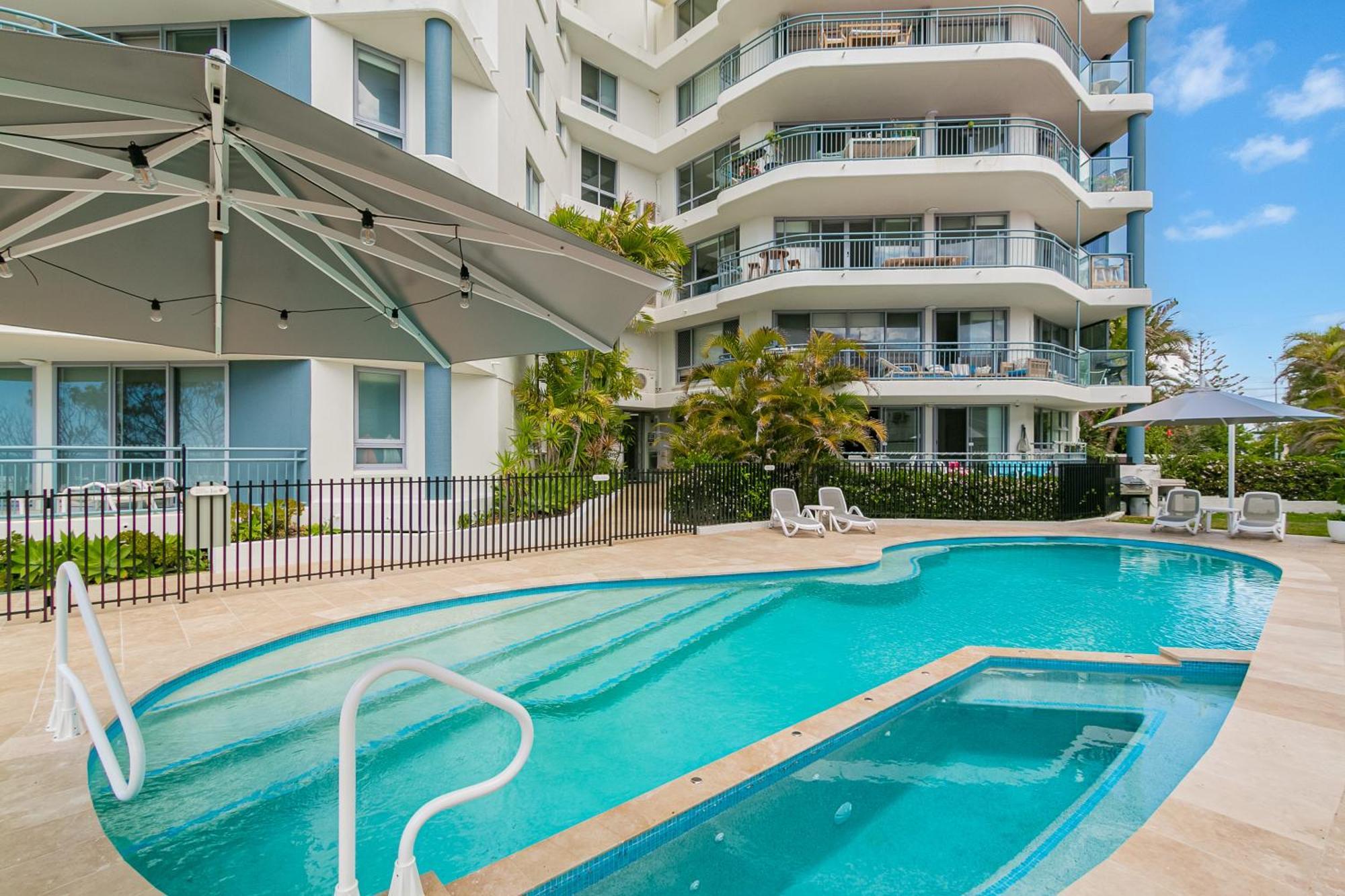 Oceanside Resort - Absolute Beachfront Apartments Gold Coast Eksteriør billede