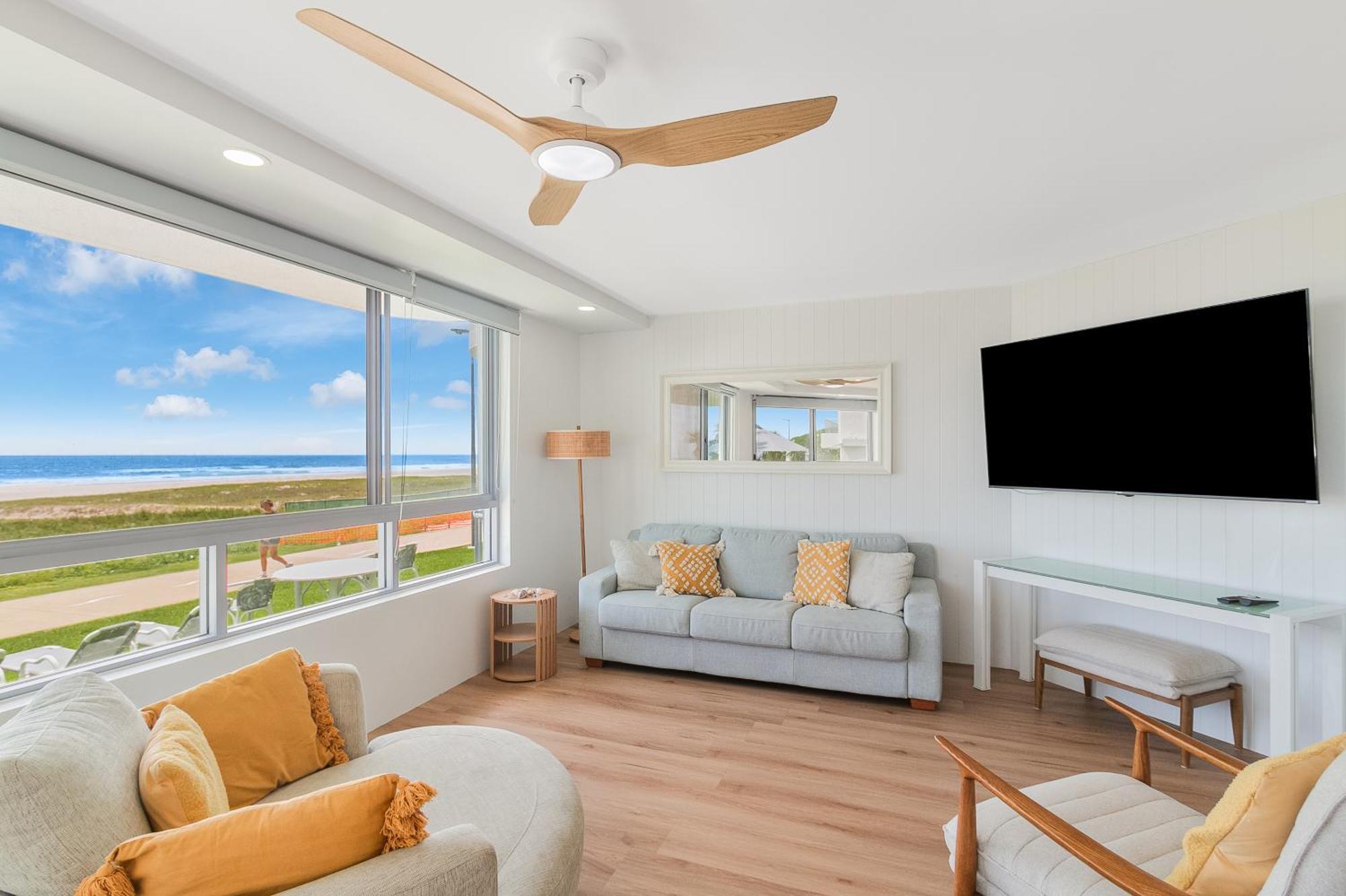 Oceanside Resort - Absolute Beachfront Apartments Gold Coast Eksteriør billede