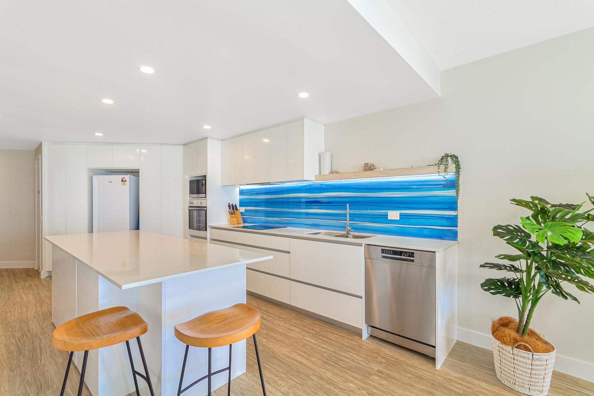 Oceanside Resort - Absolute Beachfront Apartments Gold Coast Eksteriør billede