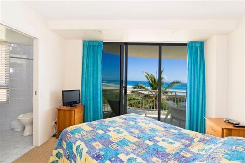 Oceanside Resort - Absolute Beachfront Apartments Gold Coast Eksteriør billede