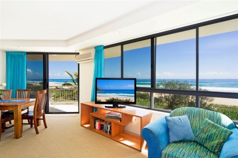 Oceanside Resort - Absolute Beachfront Apartments Gold Coast Eksteriør billede