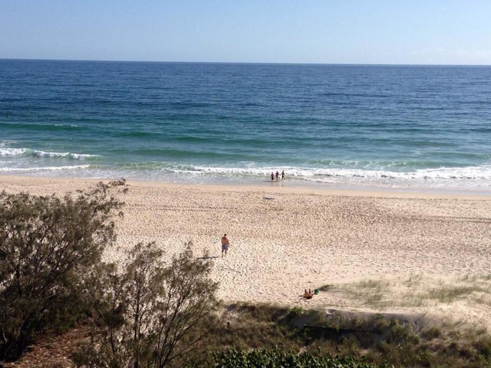 Oceanside Resort - Absolute Beachfront Apartments Gold Coast Eksteriør billede