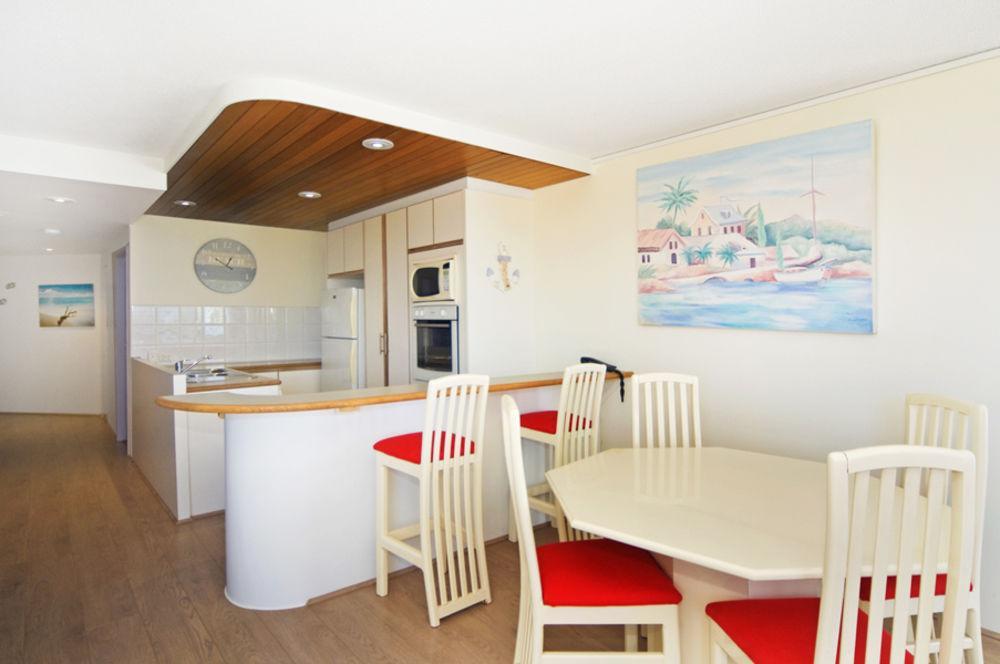 Oceanside Resort - Absolute Beachfront Apartments Gold Coast Eksteriør billede