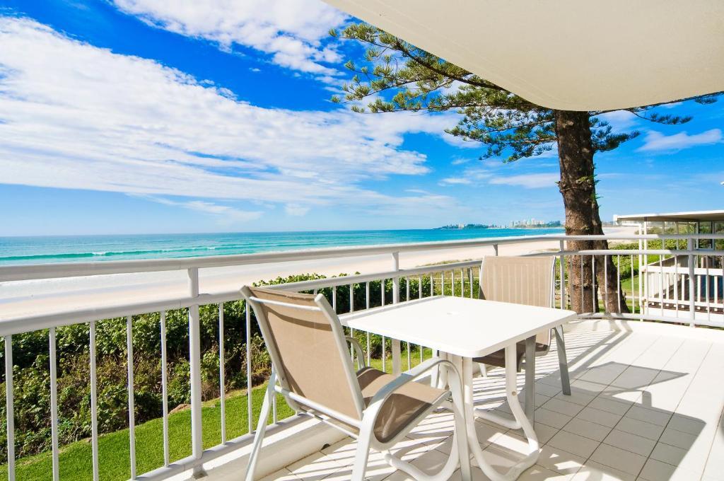 Oceanside Resort - Absolute Beachfront Apartments Gold Coast Eksteriør billede