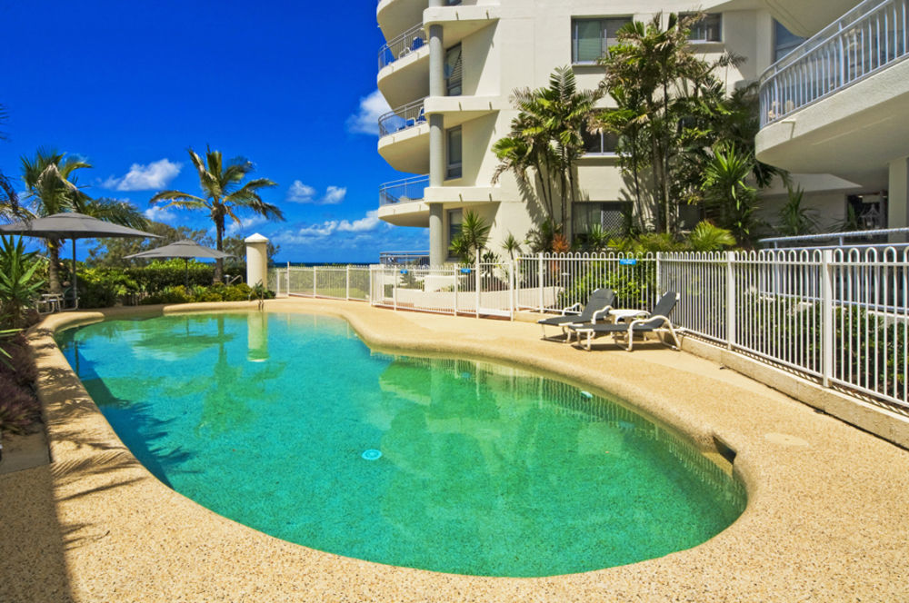 Oceanside Resort - Absolute Beachfront Apartments Gold Coast Eksteriør billede