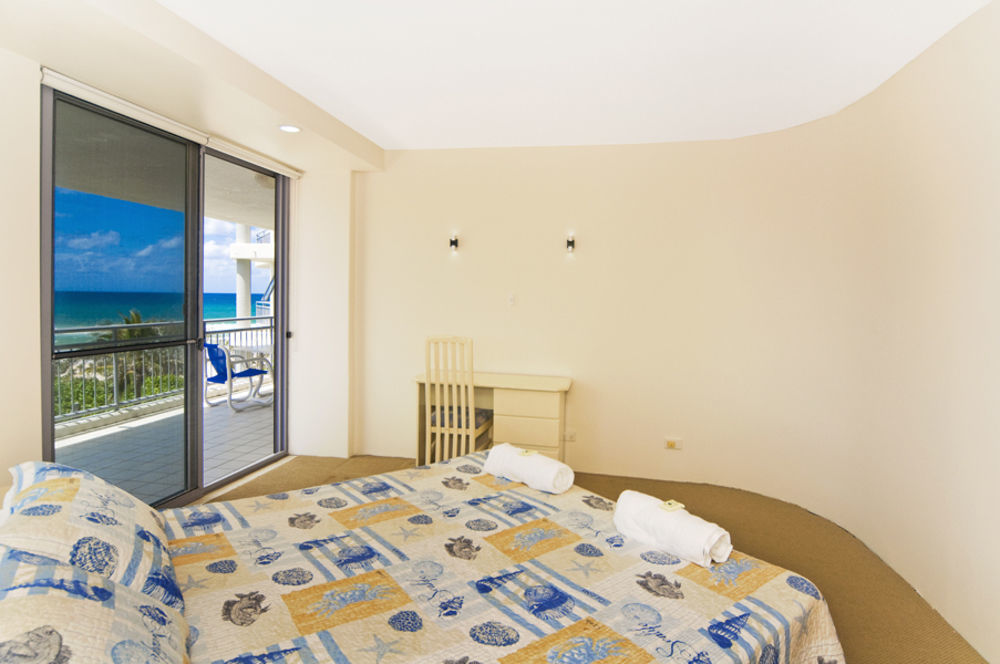 Oceanside Resort - Absolute Beachfront Apartments Gold Coast Eksteriør billede