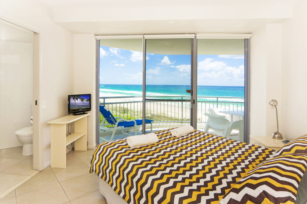 Oceanside Resort - Absolute Beachfront Apartments Gold Coast Eksteriør billede