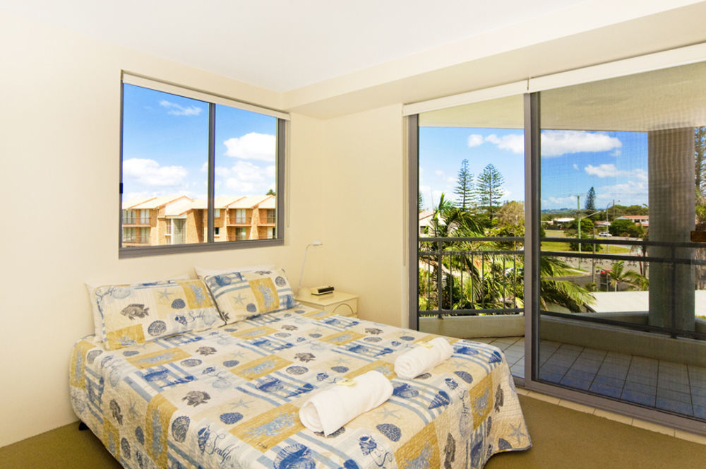 Oceanside Resort - Absolute Beachfront Apartments Gold Coast Eksteriør billede