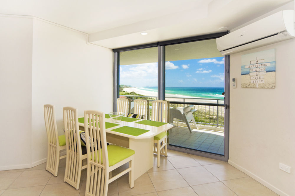 Oceanside Resort - Absolute Beachfront Apartments Gold Coast Eksteriør billede