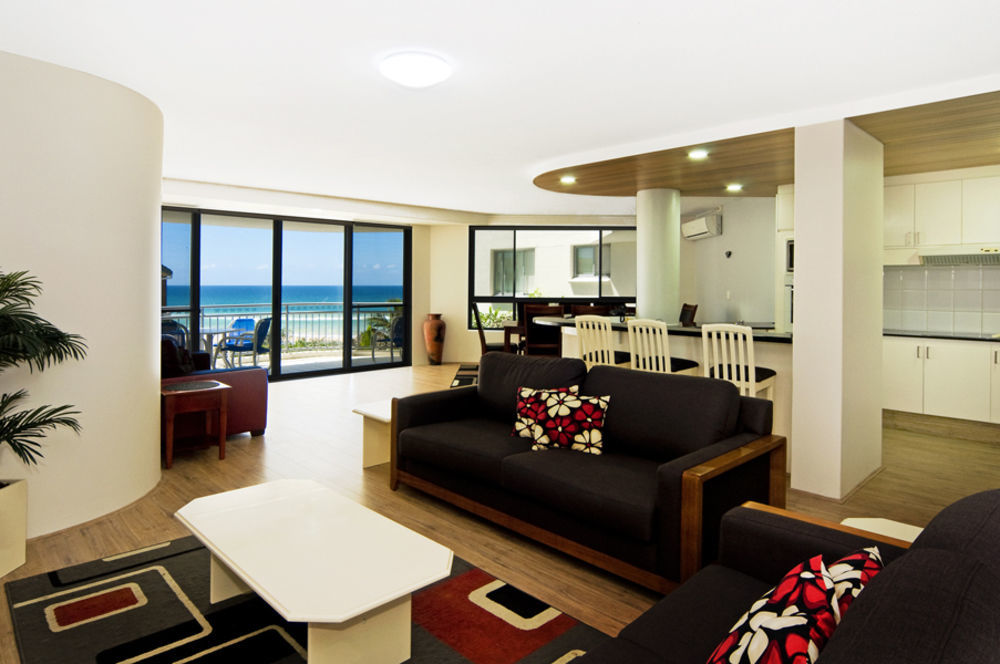 Oceanside Resort - Absolute Beachfront Apartments Gold Coast Eksteriør billede