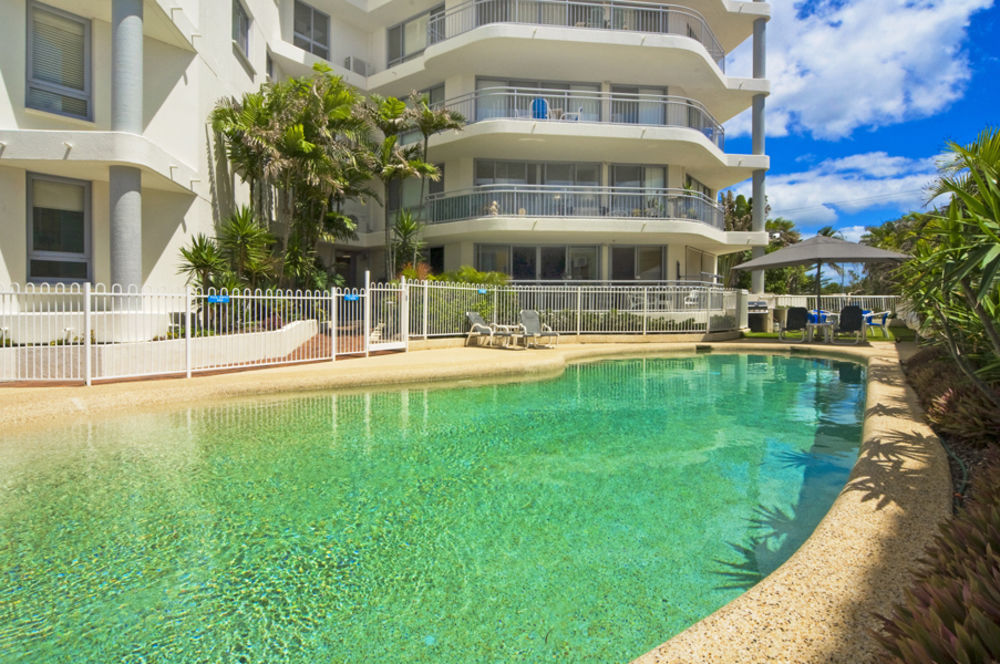 Oceanside Resort - Absolute Beachfront Apartments Gold Coast Eksteriør billede
