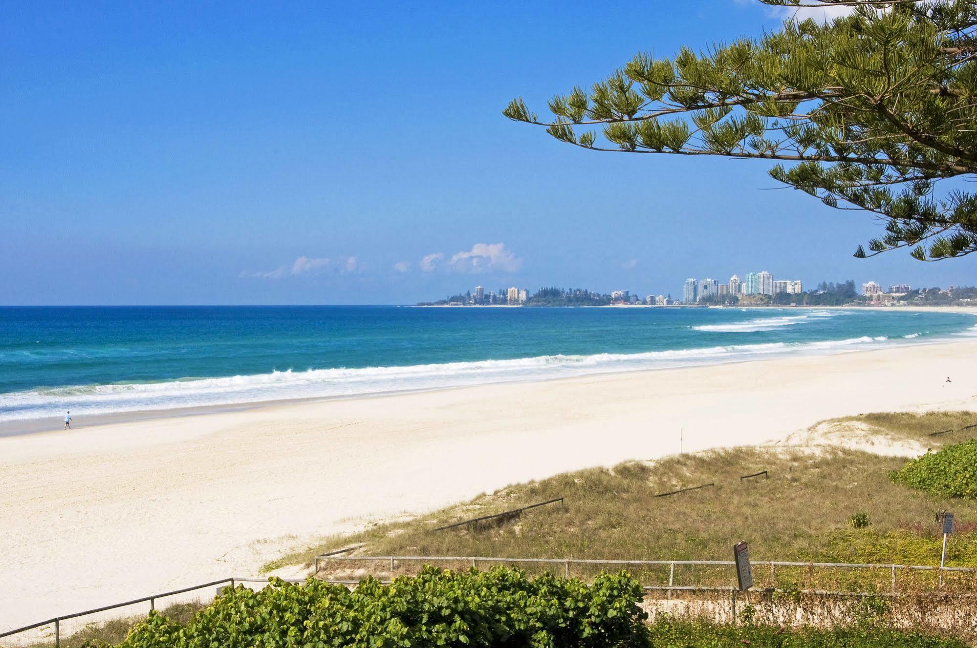 Oceanside Resort - Absolute Beachfront Apartments Gold Coast Eksteriør billede