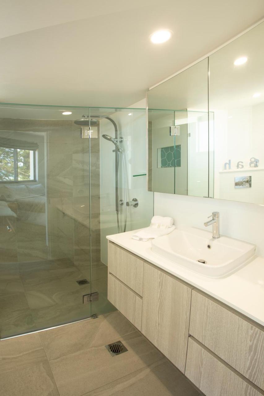 Oceanside Resort - Absolute Beachfront Apartments Gold Coast Eksteriør billede
